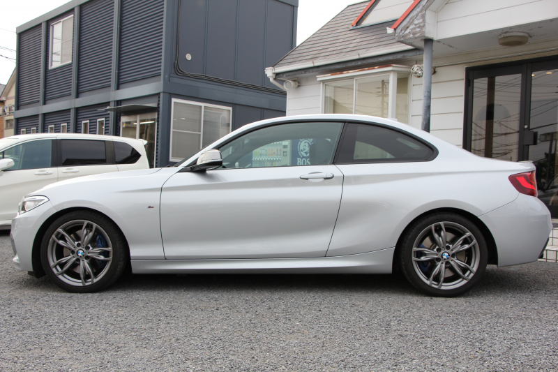 BMW 2シリーズ M235i ｸｰﾍﾟ直6ﾀｰﾎﾞ326馬力 ﾋｰﾀｰ黒革 ｱﾀﾞﾌﾟﾃｨﾌﾞMｻｽ Mｽﾎﾟｰﾂﾌﾞﾚｰｷ Bｶﾒﾗ&ﾘｱPDC 衝突軽減ﾌﾞﾚｰｷ 車線逸脱警告 歩行者警告 ﾌﾞﾚｰｷ付ｸﾙｺﾝ HDDﾅﾋﾞBluetooth接続 ｽﾏｰﾄｷｰ 専用ﾌﾞﾚｰｷ 18AW 2年保証