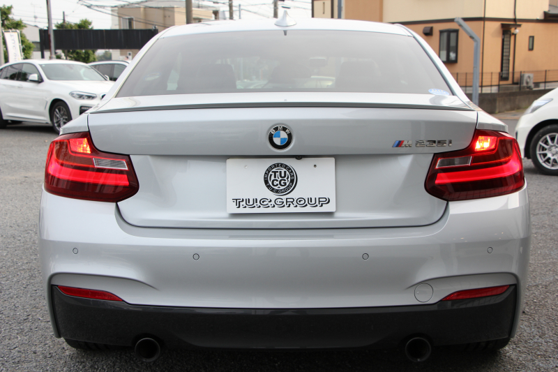 BMW 2シリーズ M235i ｸｰﾍﾟ直6ﾀｰﾎﾞ326馬力 ﾋｰﾀｰ黒革 ｱﾀﾞﾌﾟﾃｨﾌﾞMｻｽ Mｽﾎﾟｰﾂﾌﾞﾚｰｷ Bｶﾒﾗ&ﾘｱPDC 衝突軽減ﾌﾞﾚｰｷ 車線逸脱警告 歩行者警告 ﾌﾞﾚｰｷ付ｸﾙｺﾝ HDDﾅﾋﾞBluetooth接続 ｽﾏｰﾄｷｰ 専用ﾌﾞﾚｰｷ 18AW 2年保証