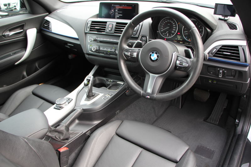 BMW 2シリーズ M235i ｸｰﾍﾟ直6ﾀｰﾎﾞ326馬力 ﾋｰﾀｰ黒革 ｱﾀﾞﾌﾟﾃｨﾌﾞMｻｽ Mｽﾎﾟｰﾂﾌﾞﾚｰｷ Bｶﾒﾗ&ﾘｱPDC 衝突軽減ﾌﾞﾚｰｷ 車線逸脱警告 歩行者警告 ﾌﾞﾚｰｷ付ｸﾙｺﾝ HDDﾅﾋﾞBluetooth接続 ｽﾏｰﾄｷｰ 専用ﾌﾞﾚｰｷ 18AW 2年保証