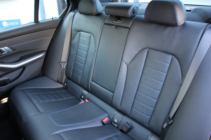 BMW 3シリーズ 330i Mｽﾎﾟｰﾂ ｲﾉﾍﾞｰｼｮﾝ&ﾃﾞﾋﾞｭｰ&ｺﾝﾌｫｰﾄP 高出力 258馬力 ﾚｰｻﾞｰLEDﾗｲﾄ HUD ｼﾞｪｽﾁｬｰC ﾋｰﾀｰ黒革 電動ﾄﾗﾝｸ Hifiｽﾋﾟｰｶｰ 360度ｶﾒﾗ ﾚｲｽﾞVMF19AW ﾋﾞﾙｼｭﾀｲﾝEVOS車高調 追従ACC ｽﾃｱﾘﾝｸﾞｻﾎﾟｰﾄ ﾀｯﾁﾊﾟﾈﾙﾅﾋﾞ2年保証