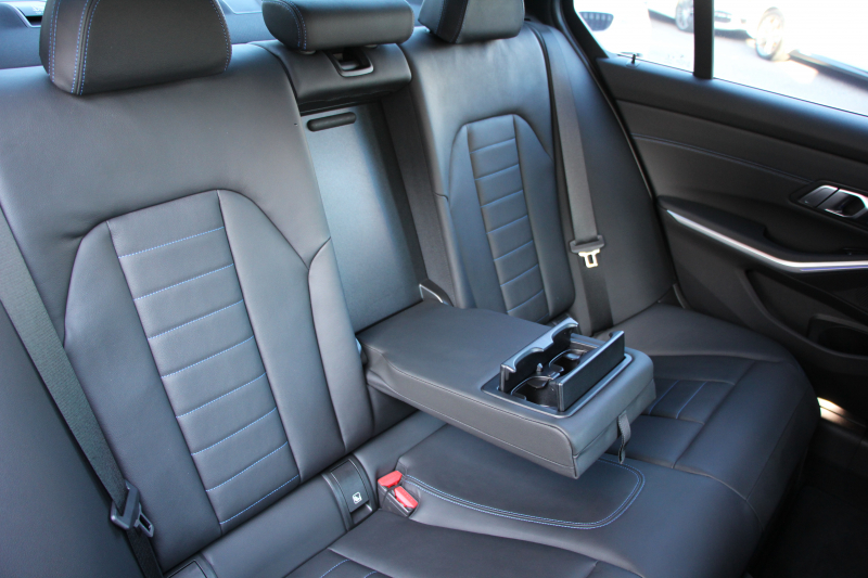 BMW 3シリーズ 330i Mｽﾎﾟｰﾂ ｲﾉﾍﾞｰｼｮﾝ&ﾃﾞﾋﾞｭｰ&ｺﾝﾌｫｰﾄP 高出力 258馬力 ﾚｰｻﾞｰLEDﾗｲﾄ HUD ｼﾞｪｽﾁｬｰC ﾋｰﾀｰ黒革 電動ﾄﾗﾝｸ Hifiｽﾋﾟｰｶｰ 360度ｶﾒﾗ ﾚｲｽﾞVMF19AW ﾋﾞﾙｼｭﾀｲﾝEVOS車高調 追従ACC ｽﾃｱﾘﾝｸﾞｻﾎﾟｰﾄ ﾀｯﾁﾊﾟﾈﾙﾅﾋﾞ2年保証