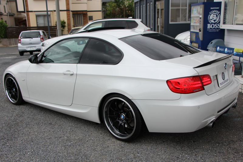 BMW 3シリーズ 335i ｸｰﾍﾟMｽﾎﾟｰﾂ☆期間限定掲載☆最終ﾓﾃﾞﾙ ｻﾝﾙｰﾌ ﾋｰﾀｰ黒革 真珠色 N55B30Aｴﾝｼﾞﾝ 7速DCT 直6ﾀｰﾎﾞ306馬力 ｱﾄﾞﾊﾞﾝﾚｰｼﾝｸﾞ19AW iﾄﾞﾗｲﾌﾞHDDﾅﾋﾞﾌﾙｾｸﾞTV ﾊﾟﾄﾞﾙｼﾌﾄ ｽﾏｰﾄｷｰ ｸﾙｺﾝ 専用ｴｱﾛ MPerformanceﾘｱﾃﾞｨﾌｭｰｻﾞｰ 2年保証