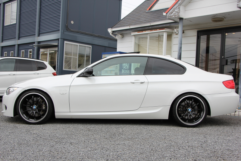 BMW 3シリーズ 335i ｸｰﾍﾟMｽﾎﾟｰﾂ☆期間限定掲載☆最終ﾓﾃﾞﾙ ｻﾝﾙｰﾌ ﾋｰﾀｰ黒革 真珠色 N55B30Aｴﾝｼﾞﾝ 7速DCT 直6ﾀｰﾎﾞ306馬力 ｱﾄﾞﾊﾞﾝﾚｰｼﾝｸﾞ19AW iﾄﾞﾗｲﾌﾞHDDﾅﾋﾞﾌﾙｾｸﾞTV ﾊﾟﾄﾞﾙｼﾌﾄ ｽﾏｰﾄｷｰ ｸﾙｺﾝ 専用ｴｱﾛ MPerformanceﾘｱﾃﾞｨﾌｭｰｻﾞｰ 2年保証