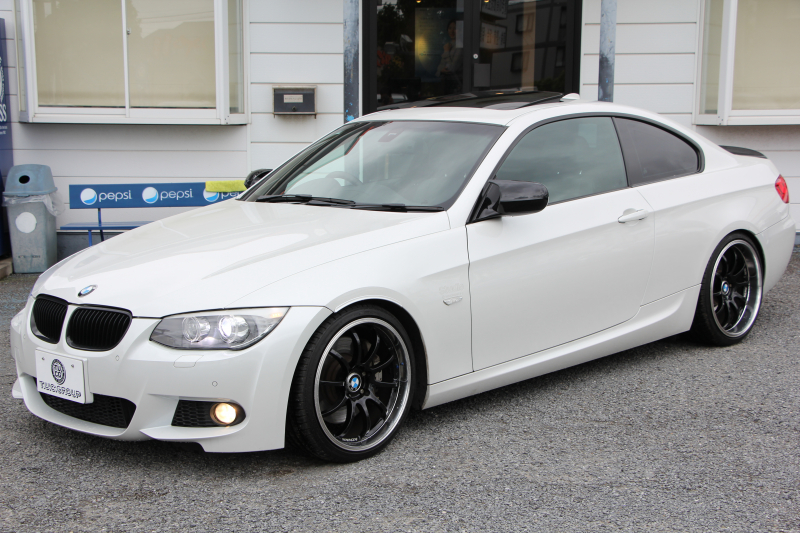 BMW 3シリーズ 335i ｸｰﾍﾟMｽﾎﾟｰﾂ☆期間限定掲載☆最終ﾓﾃﾞﾙ ｻﾝﾙｰﾌ ﾋｰﾀｰ黒革 真珠色 N55B30Aｴﾝｼﾞﾝ 7速DCT 直6ﾀｰﾎﾞ306馬力 ｱﾄﾞﾊﾞﾝﾚｰｼﾝｸﾞ19AW iﾄﾞﾗｲﾌﾞHDDﾅﾋﾞﾌﾙｾｸﾞTV ﾊﾟﾄﾞﾙｼﾌﾄ ｽﾏｰﾄｷｰ ｸﾙｺﾝ 専用ｴｱﾛ MPerformanceﾘｱﾃﾞｨﾌｭｰｻﾞｰ 2年保証