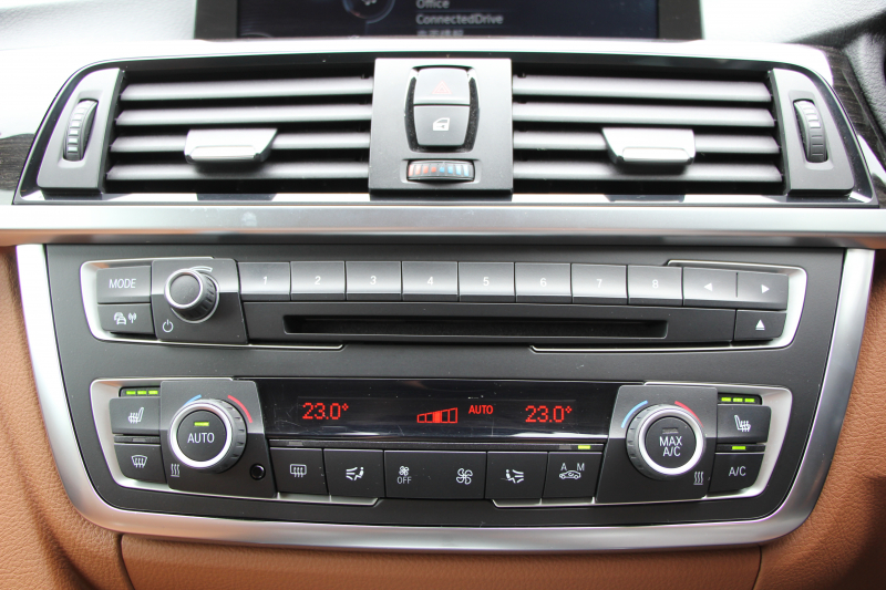 BMW 3シリーズ 320i ｸﾞﾗﾝﾂｰﾘｽﾓ ﾗｸﾞｼﾞｭｱﾘｰ☆期間限定掲載☆追従ACC ﾋｰﾀｰ茶革 衝突軽減ﾌﾞﾚｰｷ 車線逸脱警告 歩行者警告 ﾌﾙｾｸﾞTV ﾀｯﾁﾊﾟｯﾄﾞ対応iﾄﾞﾗｲﾌﾞHDDﾅﾋﾞBｶﾒﾗ 電動ﾄﾗﾝｸ ｽﾏｰﾄｷｰ Bluetooth接続 ｸﾛｰﾑﾗｲﾝｴｸｽﾃﾘｱ 2年保証