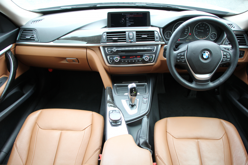 BMW 3シリーズ 320i ｸﾞﾗﾝﾂｰﾘｽﾓ ﾗｸﾞｼﾞｭｱﾘｰ☆期間限定掲載☆追従ACC ﾋｰﾀｰ茶革 衝突軽減ﾌﾞﾚｰｷ 車線逸脱警告 歩行者警告 ﾌﾙｾｸﾞTV ﾀｯﾁﾊﾟｯﾄﾞ対応iﾄﾞﾗｲﾌﾞHDDﾅﾋﾞBｶﾒﾗ 電動ﾄﾗﾝｸ ｽﾏｰﾄｷｰ Bluetooth接続 ｸﾛｰﾑﾗｲﾝｴｸｽﾃﾘｱ 2年保証