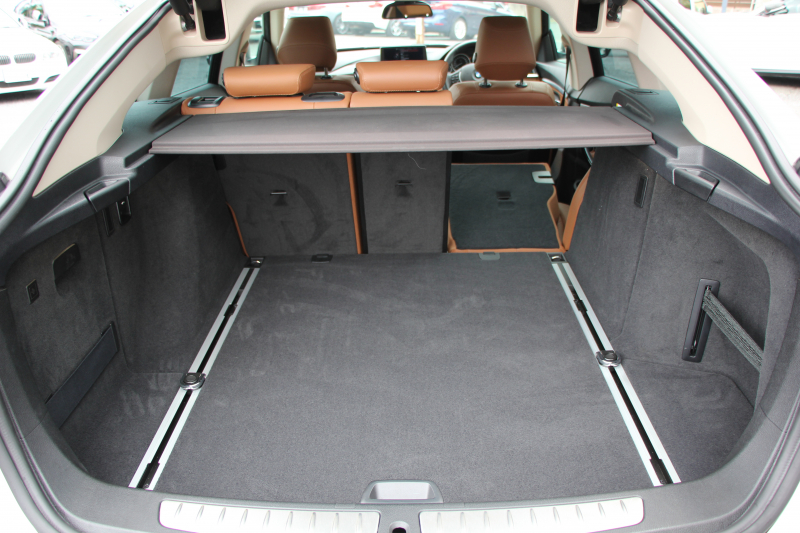 BMW 3シリーズ 320i ｸﾞﾗﾝﾂｰﾘｽﾓ ﾗｸﾞｼﾞｭｱﾘｰ☆期間限定掲載☆追従ACC ﾋｰﾀｰ茶革 衝突軽減ﾌﾞﾚｰｷ 車線逸脱警告 歩行者警告 ﾌﾙｾｸﾞTV ﾀｯﾁﾊﾟｯﾄﾞ対応iﾄﾞﾗｲﾌﾞHDDﾅﾋﾞBｶﾒﾗ 電動ﾄﾗﾝｸ ｽﾏｰﾄｷｰ Bluetooth接続 ｸﾛｰﾑﾗｲﾝｴｸｽﾃﾘｱ 2年保証