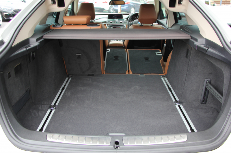 BMW 3シリーズ 320i ｸﾞﾗﾝﾂｰﾘｽﾓ ﾗｸﾞｼﾞｭｱﾘｰ☆期間限定掲載☆追従ACC ﾋｰﾀｰ茶革 衝突軽減ﾌﾞﾚｰｷ 車線逸脱警告 歩行者警告 ﾌﾙｾｸﾞTV ﾀｯﾁﾊﾟｯﾄﾞ対応iﾄﾞﾗｲﾌﾞHDDﾅﾋﾞBｶﾒﾗ 電動ﾄﾗﾝｸ ｽﾏｰﾄｷｰ Bluetooth接続 ｸﾛｰﾑﾗｲﾝｴｸｽﾃﾘｱ 2年保証