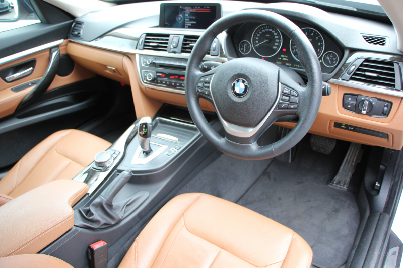 BMW 3シリーズ 320i ｸﾞﾗﾝﾂｰﾘｽﾓ ﾗｸﾞｼﾞｭｱﾘｰ☆期間限定掲載☆追従ACC ﾋｰﾀｰ茶革 衝突軽減ﾌﾞﾚｰｷ 車線逸脱警告 歩行者警告 ﾌﾙｾｸﾞTV ﾀｯﾁﾊﾟｯﾄﾞ対応iﾄﾞﾗｲﾌﾞHDDﾅﾋﾞBｶﾒﾗ 電動ﾄﾗﾝｸ ｽﾏｰﾄｷｰ Bluetooth接続 ｸﾛｰﾑﾗｲﾝｴｸｽﾃﾘｱ 2年保証