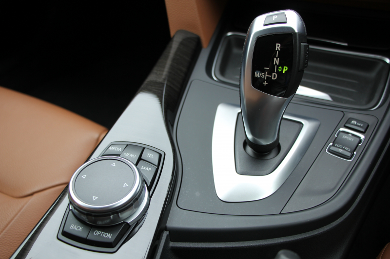 BMW 3シリーズ 320i ｸﾞﾗﾝﾂｰﾘｽﾓ ﾗｸﾞｼﾞｭｱﾘｰ☆期間限定掲載☆追従ACC ﾋｰﾀｰ茶革 衝突軽減ﾌﾞﾚｰｷ 車線逸脱警告 歩行者警告 ﾌﾙｾｸﾞTV ﾀｯﾁﾊﾟｯﾄﾞ対応iﾄﾞﾗｲﾌﾞHDDﾅﾋﾞBｶﾒﾗ 電動ﾄﾗﾝｸ ｽﾏｰﾄｷｰ Bluetooth接続 ｸﾛｰﾑﾗｲﾝｴｸｽﾃﾘｱ 2年保証