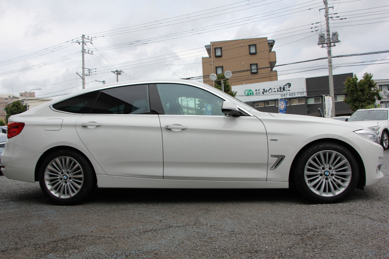 BMW 3シリーズ 320i ｸﾞﾗﾝﾂｰﾘｽﾓ ﾗｸﾞｼﾞｭｱﾘｰ☆期間限定掲載☆追従ACC ﾋｰﾀｰ茶革 衝突軽減ﾌﾞﾚｰｷ 車線逸脱警告 歩行者警告 ﾌﾙｾｸﾞTV ﾀｯﾁﾊﾟｯﾄﾞ対応iﾄﾞﾗｲﾌﾞHDDﾅﾋﾞBｶﾒﾗ 電動ﾄﾗﾝｸ ｽﾏｰﾄｷｰ Bluetooth接続 ｸﾛｰﾑﾗｲﾝｴｸｽﾃﾘｱ 2年保証
