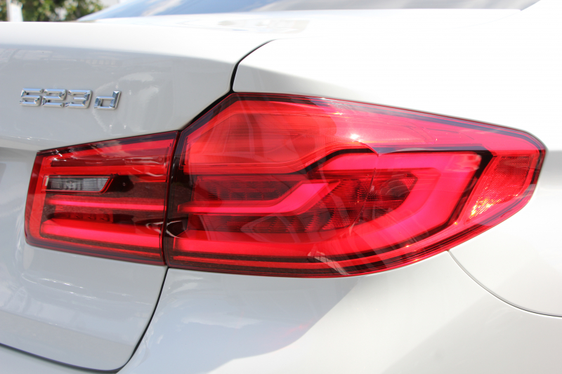 BMW 5シリーズ 523d ﾗｸﾞｼﾞｭｱﾘｰ ｺﾝﾌｫｰﾄP 1ｵｰﾅ 真珠色 変更後新ﾒｰﾀｰ 全ﾋｰﾀｰ黒革 ﾍﾞﾝﾁﾚｰｼｮﾝ&ﾏｯｻｰｼﾞ付ｺﾝﾌｫｰﾄｼｰﾄ ｿﾌﾄｸﾛｰｽﾞﾄﾞｱ HUD 追従ACC ｽﾃｱﾘﾝｸﾞｻﾎﾟｰﾄ ﾀｯﾁ画面対応ﾅﾋﾞTV 360度ｶﾒﾗ LEDﾍｯﾄﾞﾗｲﾄ PDC緊急ﾌﾞﾚｰｷ 2年保証