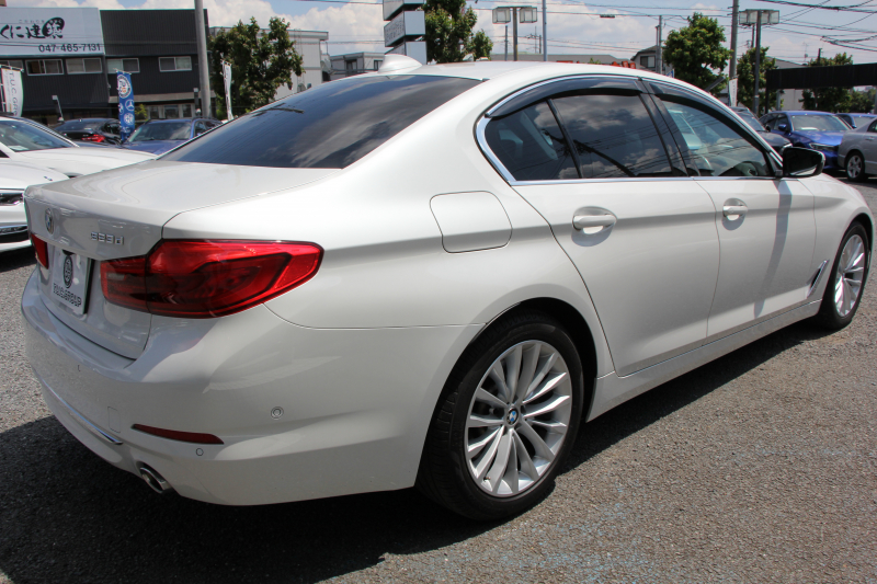BMW 5シリーズ 523d ﾗｸﾞｼﾞｭｱﾘｰ ｺﾝﾌｫｰﾄP 1ｵｰﾅ 真珠色 変更後新ﾒｰﾀｰ 全ﾋｰﾀｰ黒革 ﾍﾞﾝﾁﾚｰｼｮﾝ&ﾏｯｻｰｼﾞ付ｺﾝﾌｫｰﾄｼｰﾄ ｿﾌﾄｸﾛｰｽﾞﾄﾞｱ HUD 追従ACC ｽﾃｱﾘﾝｸﾞｻﾎﾟｰﾄ ﾀｯﾁ画面対応ﾅﾋﾞTV 360度ｶﾒﾗ LEDﾍｯﾄﾞﾗｲﾄ PDC緊急ﾌﾞﾚｰｷ 2年保証
