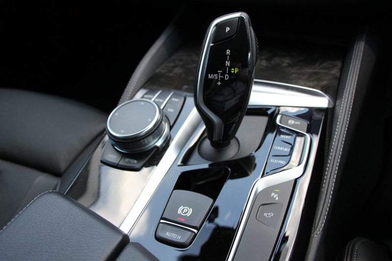 BMW 5シリーズ 523d ﾗｸﾞｼﾞｭｱﾘｰ ｺﾝﾌｫｰﾄP 1ｵｰﾅ 真珠色 変更後新ﾒｰﾀｰ 全ﾋｰﾀｰ黒革 ﾍﾞﾝﾁﾚｰｼｮﾝ&ﾏｯｻｰｼﾞ付ｺﾝﾌｫｰﾄｼｰﾄ ｿﾌﾄｸﾛｰｽﾞﾄﾞｱ HUD 追従ACC ｽﾃｱﾘﾝｸﾞｻﾎﾟｰﾄ ﾀｯﾁ画面対応ﾅﾋﾞTV 360度ｶﾒﾗ LEDﾍｯﾄﾞﾗｲﾄ PDC緊急ﾌﾞﾚｰｷ 2年保証