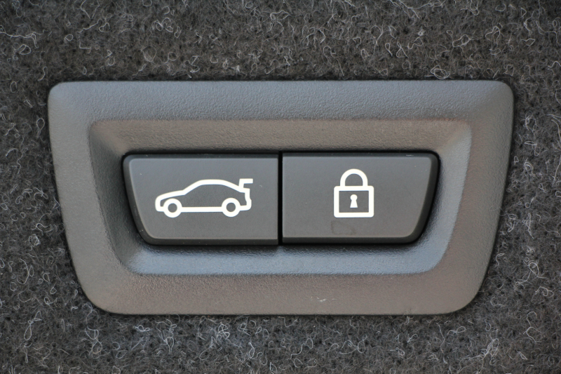 BMW 5シリーズ 523d ﾗｸﾞｼﾞｭｱﾘｰ ｺﾝﾌｫｰﾄP 1ｵｰﾅ 真珠色 変更後新ﾒｰﾀｰ 全ﾋｰﾀｰ黒革 ﾍﾞﾝﾁﾚｰｼｮﾝ&ﾏｯｻｰｼﾞ付ｺﾝﾌｫｰﾄｼｰﾄ ｿﾌﾄｸﾛｰｽﾞﾄﾞｱ HUD 追従ACC ｽﾃｱﾘﾝｸﾞｻﾎﾟｰﾄ ﾀｯﾁ画面対応ﾅﾋﾞTV 360度ｶﾒﾗ LEDﾍｯﾄﾞﾗｲﾄ PDC緊急ﾌﾞﾚｰｷ 2年保証