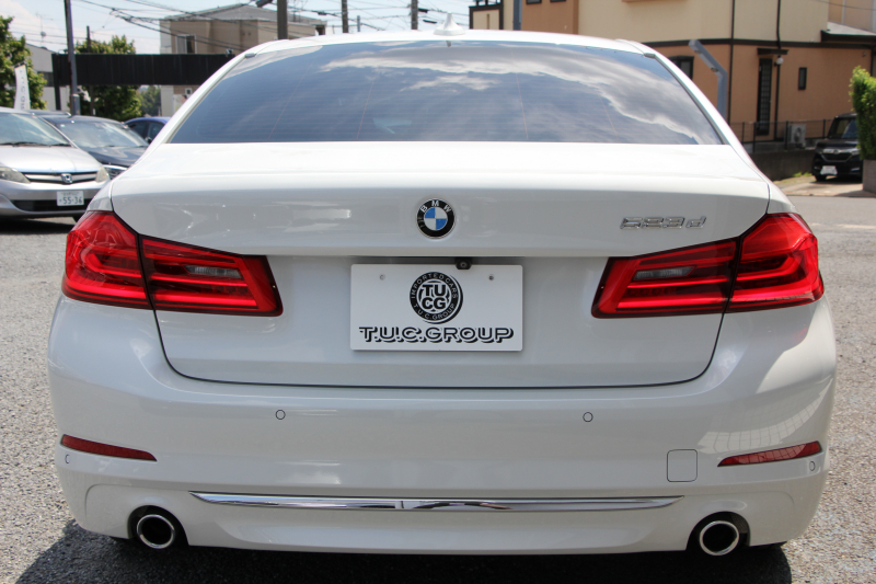 BMW 5シリーズ 523d ﾗｸﾞｼﾞｭｱﾘｰ ｺﾝﾌｫｰﾄP 1ｵｰﾅ 真珠色 変更後新ﾒｰﾀｰ 全ﾋｰﾀｰ黒革 ﾍﾞﾝﾁﾚｰｼｮﾝ&ﾏｯｻｰｼﾞ付ｺﾝﾌｫｰﾄｼｰﾄ ｿﾌﾄｸﾛｰｽﾞﾄﾞｱ HUD 追従ACC ｽﾃｱﾘﾝｸﾞｻﾎﾟｰﾄ ﾀｯﾁ画面対応ﾅﾋﾞTV 360度ｶﾒﾗ LEDﾍｯﾄﾞﾗｲﾄ PDC緊急ﾌﾞﾚｰｷ 2年保証