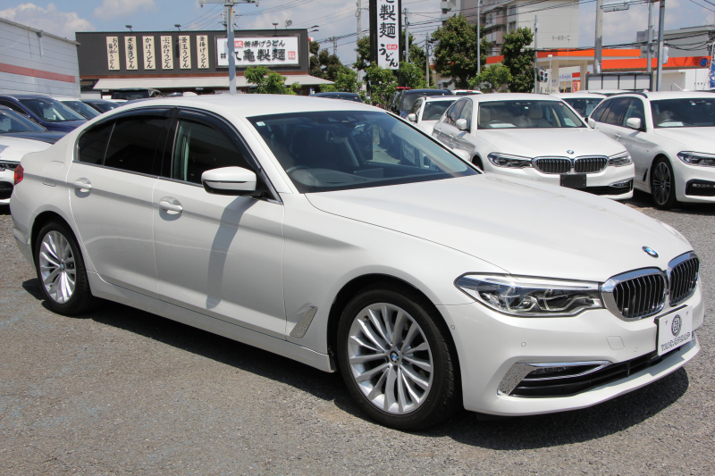 BMW 5シリーズ 523d ﾗｸﾞｼﾞｭｱﾘｰ ｺﾝﾌｫｰﾄP 1ｵｰﾅ 真珠色 変更後新ﾒｰﾀｰ 全ﾋｰﾀｰ黒革 ﾍﾞﾝﾁﾚｰｼｮﾝ&ﾏｯｻｰｼﾞ付ｺﾝﾌｫｰﾄｼｰﾄ ｿﾌﾄｸﾛｰｽﾞﾄﾞｱ HUD 追従ACC ｽﾃｱﾘﾝｸﾞｻﾎﾟｰﾄ ﾀｯﾁ画面対応ﾅﾋﾞTV 360度ｶﾒﾗ LEDﾍｯﾄﾞﾗｲﾄ PDC緊急ﾌﾞﾚｰｷ 2年保証