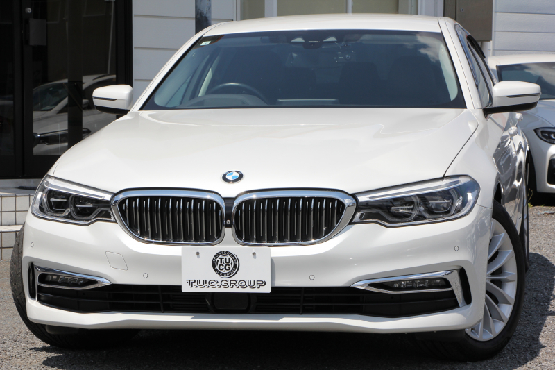 BMW 5シリーズ 523d ﾗｸﾞｼﾞｭｱﾘｰ ｺﾝﾌｫｰﾄP 1ｵｰﾅ 真珠色 変更後新ﾒｰﾀｰ 全ﾋｰﾀｰ黒革 ﾍﾞﾝﾁﾚｰｼｮﾝ&ﾏｯｻｰｼﾞ付ｺﾝﾌｫｰﾄｼｰﾄ ｿﾌﾄｸﾛｰｽﾞﾄﾞｱ HUD 追従ACC ｽﾃｱﾘﾝｸﾞｻﾎﾟｰﾄ ﾀｯﾁ画面対応ﾅﾋﾞTV 360度ｶﾒﾗ LEDﾍｯﾄﾞﾗｲﾄ PDC緊急ﾌﾞﾚｰｷ 2年保証