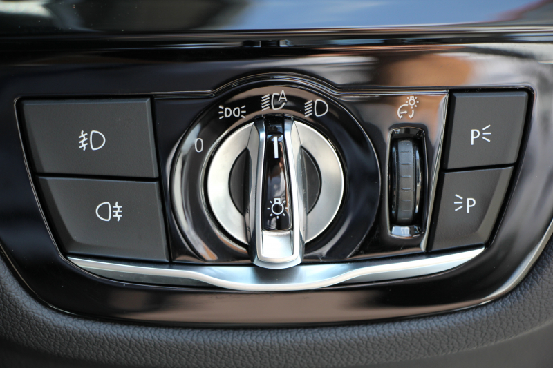 BMW 5シリーズ 523d ﾗｸﾞｼﾞｭｱﾘｰ ｺﾝﾌｫｰﾄP 1ｵｰﾅ 真珠色 変更後新ﾒｰﾀｰ 全ﾋｰﾀｰ黒革 ﾍﾞﾝﾁﾚｰｼｮﾝ&ﾏｯｻｰｼﾞ付ｺﾝﾌｫｰﾄｼｰﾄ ｿﾌﾄｸﾛｰｽﾞﾄﾞｱ HUD 追従ACC ｽﾃｱﾘﾝｸﾞｻﾎﾟｰﾄ ﾀｯﾁ画面対応ﾅﾋﾞTV 360度ｶﾒﾗ LEDﾍｯﾄﾞﾗｲﾄ PDC緊急ﾌﾞﾚｰｷ 2年保証