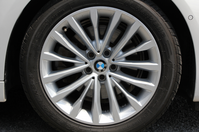 BMW 5シリーズ 523d ﾗｸﾞｼﾞｭｱﾘｰ ｺﾝﾌｫｰﾄP 1ｵｰﾅ 真珠色 変更後新ﾒｰﾀｰ 全ﾋｰﾀｰ黒革 ﾍﾞﾝﾁﾚｰｼｮﾝ&ﾏｯｻｰｼﾞ付ｺﾝﾌｫｰﾄｼｰﾄ ｿﾌﾄｸﾛｰｽﾞﾄﾞｱ HUD 追従ACC ｽﾃｱﾘﾝｸﾞｻﾎﾟｰﾄ ﾀｯﾁ画面対応ﾅﾋﾞTV 360度ｶﾒﾗ LEDﾍｯﾄﾞﾗｲﾄ PDC緊急ﾌﾞﾚｰｷ 2年保証