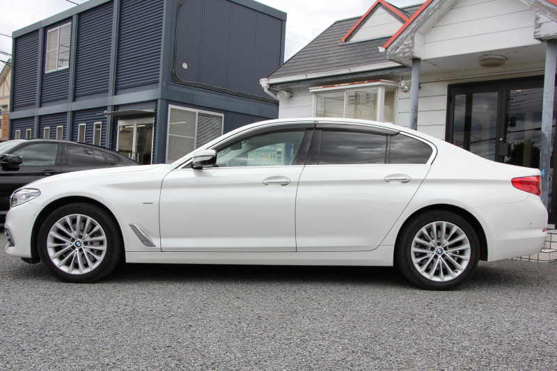 BMW 5シリーズ 530i ﾗｸﾞｼﾞｭｱﾘｰ 真珠色 高出力 252馬力 全ﾋｰﾀｰ黒革 追従ACC ｽﾃｱﾘﾝｸﾞｻﾎﾟｰﾄ ﾌﾙｾｸﾞTV ﾀｯﾁ画面HDDﾅﾋﾞTV 360度ｶﾒﾗ LEDﾍｯﾄﾞﾗｲﾄ ｵｰﾄﾊｲﾋﾞｰﾑ ｱﾝﾋﾞｴﾝﾄﾗｲﾄ ｽﾏｰﾄｷｰ PDC緊急ﾌﾞﾚｰｷ 2年保証