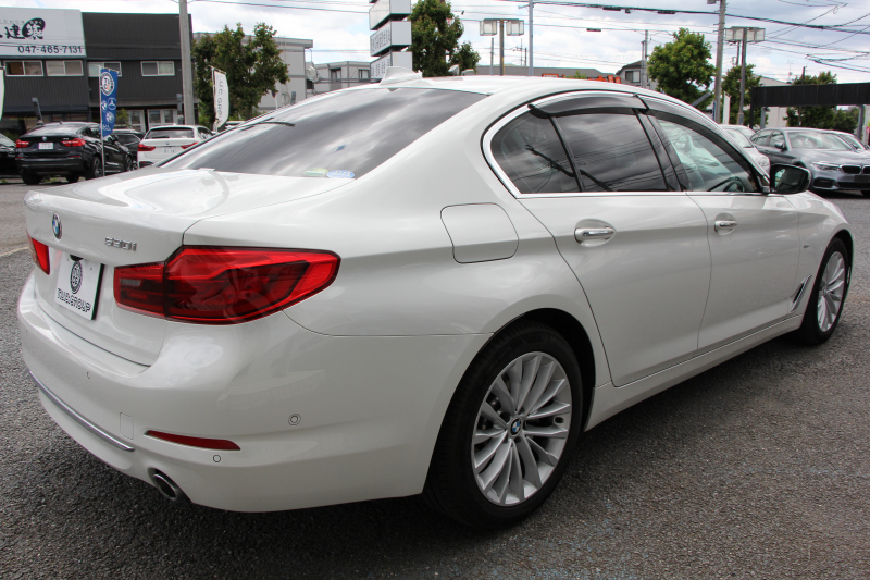 BMW 5シリーズ 530i ﾗｸﾞｼﾞｭｱﾘｰ 真珠色 高出力 252馬力 全ﾋｰﾀｰ黒革 追従ACC ｽﾃｱﾘﾝｸﾞｻﾎﾟｰﾄ ﾌﾙｾｸﾞTV ﾀｯﾁ画面HDDﾅﾋﾞTV 360度ｶﾒﾗ LEDﾍｯﾄﾞﾗｲﾄ ｵｰﾄﾊｲﾋﾞｰﾑ ｱﾝﾋﾞｴﾝﾄﾗｲﾄ ｽﾏｰﾄｷｰ PDC緊急ﾌﾞﾚｰｷ 2年保証