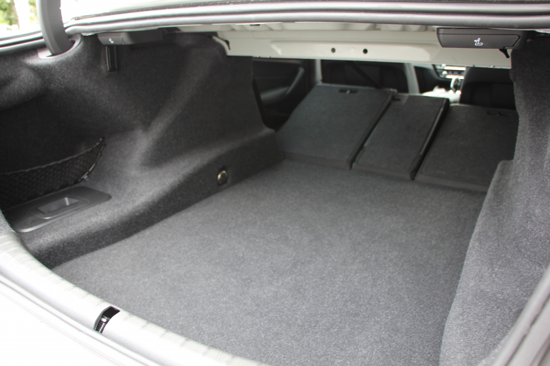 BMW 5シリーズ 530i ﾗｸﾞｼﾞｭｱﾘｰ 真珠色 高出力 252馬力 全ﾋｰﾀｰ黒革 追従ACC ｽﾃｱﾘﾝｸﾞｻﾎﾟｰﾄ ﾌﾙｾｸﾞTV ﾀｯﾁ画面HDDﾅﾋﾞTV 360度ｶﾒﾗ LEDﾍｯﾄﾞﾗｲﾄ ｵｰﾄﾊｲﾋﾞｰﾑ ｱﾝﾋﾞｴﾝﾄﾗｲﾄ ｽﾏｰﾄｷｰ PDC緊急ﾌﾞﾚｰｷ 2年保証