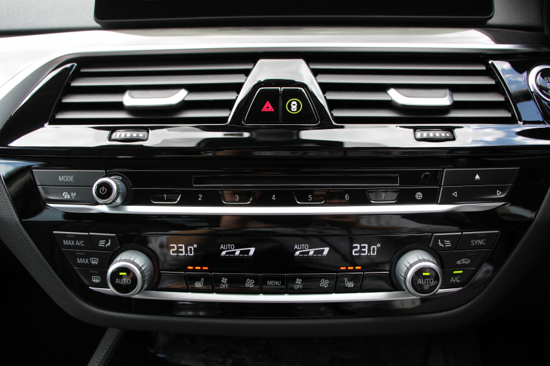 BMW 5シリーズ 530i ﾗｸﾞｼﾞｭｱﾘｰ 真珠色 高出力 252馬力 全ﾋｰﾀｰ黒革 追従ACC ｽﾃｱﾘﾝｸﾞｻﾎﾟｰﾄ ﾌﾙｾｸﾞTV ﾀｯﾁ画面HDDﾅﾋﾞTV 360度ｶﾒﾗ LEDﾍｯﾄﾞﾗｲﾄ ｵｰﾄﾊｲﾋﾞｰﾑ ｱﾝﾋﾞｴﾝﾄﾗｲﾄ ｽﾏｰﾄｷｰ PDC緊急ﾌﾞﾚｰｷ 2年保証