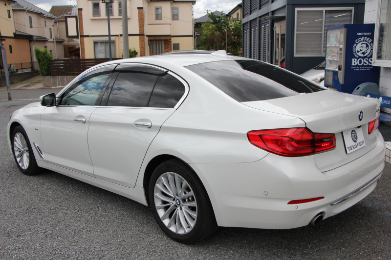 BMW 5シリーズ 530i ﾗｸﾞｼﾞｭｱﾘｰ 真珠色 高出力 252馬力 全ﾋｰﾀｰ黒革 追従ACC ｽﾃｱﾘﾝｸﾞｻﾎﾟｰﾄ ﾌﾙｾｸﾞTV ﾀｯﾁ画面HDDﾅﾋﾞTV 360度ｶﾒﾗ LEDﾍｯﾄﾞﾗｲﾄ ｵｰﾄﾊｲﾋﾞｰﾑ ｱﾝﾋﾞｴﾝﾄﾗｲﾄ ｽﾏｰﾄｷｰ PDC緊急ﾌﾞﾚｰｷ 2年保証