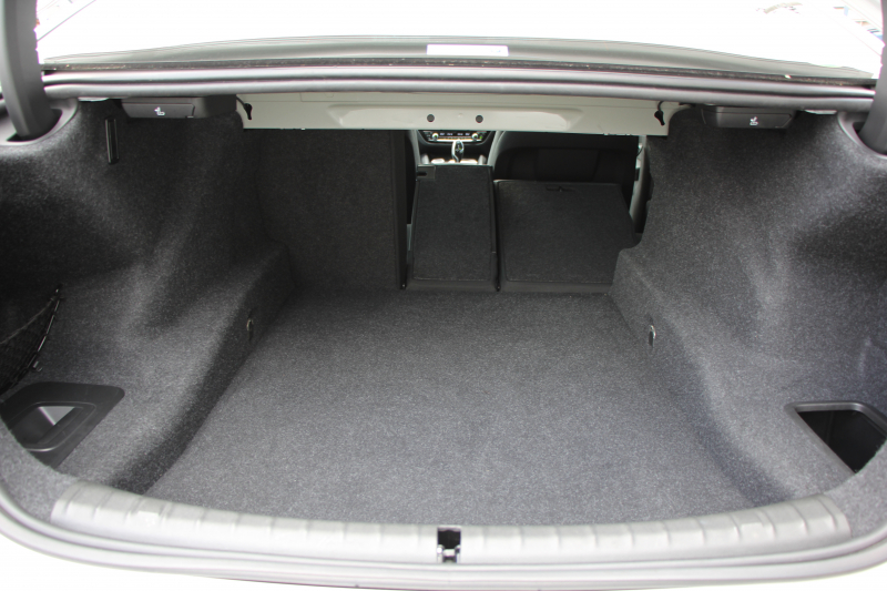 BMW 5シリーズ 530i ﾗｸﾞｼﾞｭｱﾘｰ 真珠色 高出力 252馬力 全ﾋｰﾀｰ黒革 追従ACC ｽﾃｱﾘﾝｸﾞｻﾎﾟｰﾄ ﾌﾙｾｸﾞTV ﾀｯﾁ画面HDDﾅﾋﾞTV 360度ｶﾒﾗ LEDﾍｯﾄﾞﾗｲﾄ ｵｰﾄﾊｲﾋﾞｰﾑ ｱﾝﾋﾞｴﾝﾄﾗｲﾄ ｽﾏｰﾄｷｰ PDC緊急ﾌﾞﾚｰｷ 2年保証