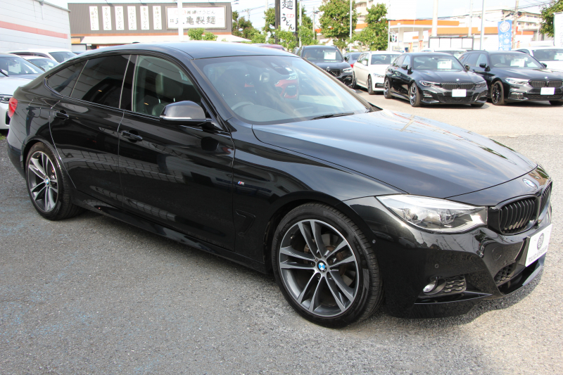 BMW 3シリーズ 320i ｸﾞﾗﾝﾂｰﾘｽﾓ Mｽﾎﾟｰﾂ 後期LCI 新ｴﾝｼﾞﾝ ﾋｰﾀｰ黒革 LEDﾍｯﾄﾞﾗｲﾄ&ﾃｰﾙ 追従ACC ﾚｰﾝﾁｪﾝｼﾞ警告 衝突軽減ﾌﾞﾚｰｷ 車線逸脱警告 歩行者警告 HDDﾅﾋﾞTOPﾋﾞｭｰｶﾒﾗ ｻｲﾄﾞﾋﾞｭｰｶﾒﾗ 電動ﾄﾗﾝｸ ｽﾏｰﾄｷｰ 2年保証
