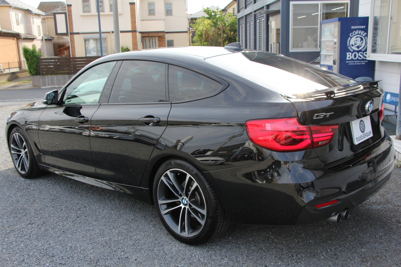 BMW 3シリーズ 320i ｸﾞﾗﾝﾂｰﾘｽﾓ Mｽﾎﾟｰﾂ 後期LCI 新ｴﾝｼﾞﾝ ﾋｰﾀｰ黒革 LEDﾍｯﾄﾞﾗｲﾄ&ﾃｰﾙ 追従ACC ﾚｰﾝﾁｪﾝｼﾞ警告 衝突軽減ﾌﾞﾚｰｷ 車線逸脱警告 歩行者警告 HDDﾅﾋﾞTOPﾋﾞｭｰｶﾒﾗ ｻｲﾄﾞﾋﾞｭｰｶﾒﾗ 電動ﾄﾗﾝｸ ｽﾏｰﾄｷｰ 2年保証