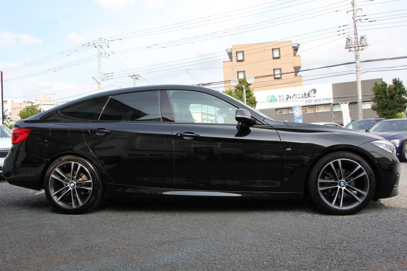 BMW 3シリーズ 320i ｸﾞﾗﾝﾂｰﾘｽﾓ Mｽﾎﾟｰﾂ 後期LCI 新ｴﾝｼﾞﾝ ﾋｰﾀｰ黒革 LEDﾍｯﾄﾞﾗｲﾄ&ﾃｰﾙ 追従ACC ﾚｰﾝﾁｪﾝｼﾞ警告 衝突軽減ﾌﾞﾚｰｷ 車線逸脱警告 歩行者警告 HDDﾅﾋﾞTOPﾋﾞｭｰｶﾒﾗ ｻｲﾄﾞﾋﾞｭｰｶﾒﾗ 電動ﾄﾗﾝｸ ｽﾏｰﾄｷｰ 2年保証