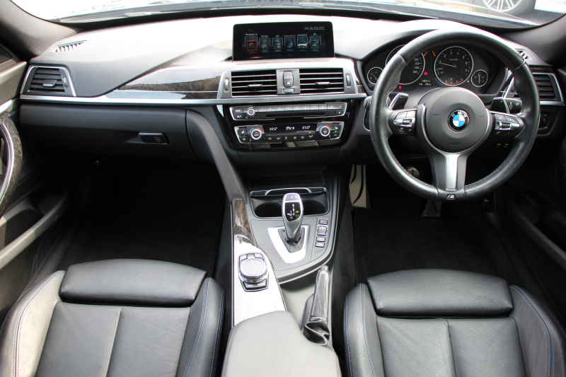 BMW 3シリーズ 320i ｸﾞﾗﾝﾂｰﾘｽﾓ Mｽﾎﾟｰﾂ 後期LCI 新ｴﾝｼﾞﾝ ﾋｰﾀｰ黒革 LEDﾍｯﾄﾞﾗｲﾄ&ﾃｰﾙ 追従ACC ﾚｰﾝﾁｪﾝｼﾞ警告 衝突軽減ﾌﾞﾚｰｷ 車線逸脱警告 歩行者警告 HDDﾅﾋﾞTOPﾋﾞｭｰｶﾒﾗ ｻｲﾄﾞﾋﾞｭｰｶﾒﾗ 電動ﾄﾗﾝｸ ｽﾏｰﾄｷｰ 2年保証