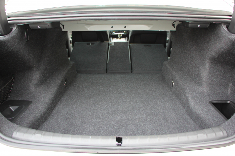 BMW 5シリーズ 530i Mｽﾎﾟｰﾂ 高出力 252馬力 ｻﾝﾙｰﾌ 全ﾋｰﾀｰ黒革 追従ACC ｽﾃｱﾘﾝｸﾞｻﾎﾟｰﾄ LEDﾍｯﾄﾞﾗｲﾄ ｵｰﾄﾊｲﾋﾞｰﾑ ﾀｯﾁ画面HDDﾅﾋﾞTV 360度ｶﾒﾗ 電動ﾄﾗﾝｸ 19AW Mｽﾎﾟｰﾂﾌﾞﾚｰｷ PDC緊急ﾌﾞﾚｰｷ 2年保証