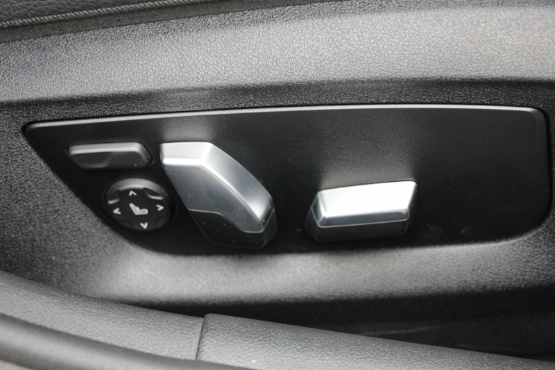 BMW 5シリーズ 530i Mｽﾎﾟｰﾂ 高出力 252馬力 ｻﾝﾙｰﾌ 全ﾋｰﾀｰ黒革 追従ACC ｽﾃｱﾘﾝｸﾞｻﾎﾟｰﾄ LEDﾍｯﾄﾞﾗｲﾄ ｵｰﾄﾊｲﾋﾞｰﾑ ﾀｯﾁ画面HDDﾅﾋﾞTV 360度ｶﾒﾗ 電動ﾄﾗﾝｸ 19AW Mｽﾎﾟｰﾂﾌﾞﾚｰｷ PDC緊急ﾌﾞﾚｰｷ 2年保証