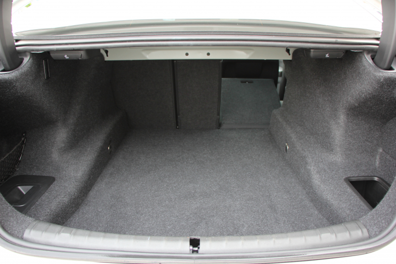 BMW 5シリーズ 530i Mｽﾎﾟｰﾂ 高出力 252馬力 ｻﾝﾙｰﾌ 全ﾋｰﾀｰ黒革 追従ACC ｽﾃｱﾘﾝｸﾞｻﾎﾟｰﾄ LEDﾍｯﾄﾞﾗｲﾄ ｵｰﾄﾊｲﾋﾞｰﾑ ﾀｯﾁ画面HDDﾅﾋﾞTV 360度ｶﾒﾗ 電動ﾄﾗﾝｸ 19AW Mｽﾎﾟｰﾂﾌﾞﾚｰｷ PDC緊急ﾌﾞﾚｰｷ 2年保証