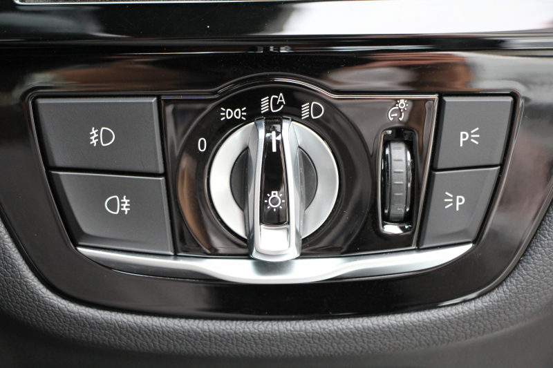 BMW 5シリーズ 530i Mｽﾎﾟｰﾂ 高出力 252馬力 ｻﾝﾙｰﾌ 全ﾋｰﾀｰ黒革 追従ACC ｽﾃｱﾘﾝｸﾞｻﾎﾟｰﾄ LEDﾍｯﾄﾞﾗｲﾄ ｵｰﾄﾊｲﾋﾞｰﾑ ﾀｯﾁ画面HDDﾅﾋﾞTV 360度ｶﾒﾗ 電動ﾄﾗﾝｸ 19AW Mｽﾎﾟｰﾂﾌﾞﾚｰｷ PDC緊急ﾌﾞﾚｰｷ 2年保証