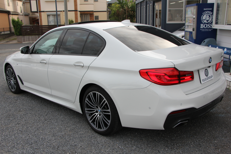 BMW 5シリーズ 530i Mｽﾎﾟｰﾂ 高出力 252馬力 ｻﾝﾙｰﾌ 全ﾋｰﾀｰ黒革 追従ACC ｽﾃｱﾘﾝｸﾞｻﾎﾟｰﾄ LEDﾍｯﾄﾞﾗｲﾄ ｵｰﾄﾊｲﾋﾞｰﾑ ﾀｯﾁ画面HDDﾅﾋﾞTV 360度ｶﾒﾗ 電動ﾄﾗﾝｸ 19AW Mｽﾎﾟｰﾂﾌﾞﾚｰｷ PDC緊急ﾌﾞﾚｰｷ 2年保証