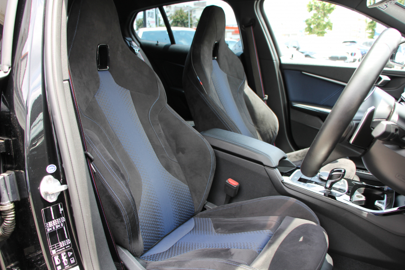 BMW 1シリーズ M135i Xdrive ﾃﾞﾋﾞｭｰP 4WD☆期間限定掲載☆1ｵｰﾅ 306馬力 Mｽﾎﾟｰﾂｼｰﾄ ｱﾀﾞﾌﾟﾃｨﾌﾞｻｽ Mｼｰﾄﾍﾞﾙﾄ ｼｰﾄﾋｰﾀｰ ｺﾝﾌｫｰﾄP ﾗｲﾌﾞｺｯｸﾋﾟｯﾄ 追ACC 電動ﾄﾗﾝｸ ｱｯﾌﾟﾙｶｰﾌﾟﾚｲ対応 純正ﾅﾋﾞPｱｼｽﾄ LEDﾍｯﾄﾞﾗｲﾄ ﾚｰﾝC警告 衝突軽減ﾌﾞﾚｰｷ 2年保証