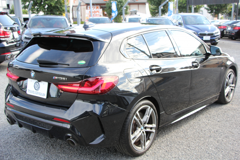 BMW 1シリーズ M135i Xdrive ﾃﾞﾋﾞｭｰP 4WD☆期間限定掲載☆1ｵｰﾅ 306馬力 Mｽﾎﾟｰﾂｼｰﾄ ｱﾀﾞﾌﾟﾃｨﾌﾞｻｽ Mｼｰﾄﾍﾞﾙﾄ ｼｰﾄﾋｰﾀｰ ｺﾝﾌｫｰﾄP ﾗｲﾌﾞｺｯｸﾋﾟｯﾄ 追ACC 電動ﾄﾗﾝｸ ｱｯﾌﾟﾙｶｰﾌﾟﾚｲ対応 純正ﾅﾋﾞPｱｼｽﾄ LEDﾍｯﾄﾞﾗｲﾄ ﾚｰﾝC警告 衝突軽減ﾌﾞﾚｰｷ 2年保証