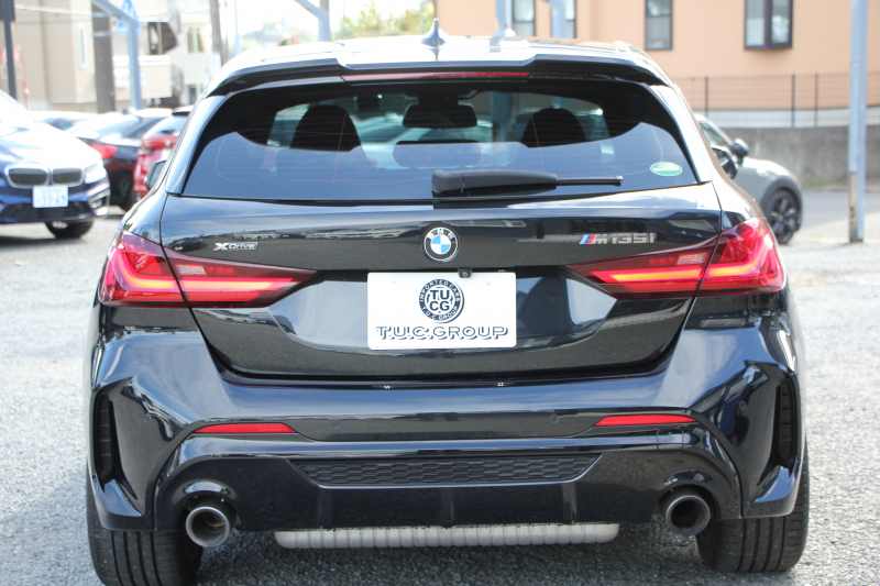 BMW 1シリーズ M135i Xdrive ﾃﾞﾋﾞｭｰP 4WD☆期間限定掲載☆1ｵｰﾅ 306馬力 Mｽﾎﾟｰﾂｼｰﾄ ｱﾀﾞﾌﾟﾃｨﾌﾞｻｽ Mｼｰﾄﾍﾞﾙﾄ ｼｰﾄﾋｰﾀｰ ｺﾝﾌｫｰﾄP ﾗｲﾌﾞｺｯｸﾋﾟｯﾄ 追ACC 電動ﾄﾗﾝｸ ｱｯﾌﾟﾙｶｰﾌﾟﾚｲ対応 純正ﾅﾋﾞPｱｼｽﾄ LEDﾍｯﾄﾞﾗｲﾄ ﾚｰﾝC警告 衝突軽減ﾌﾞﾚｰｷ 2年保証