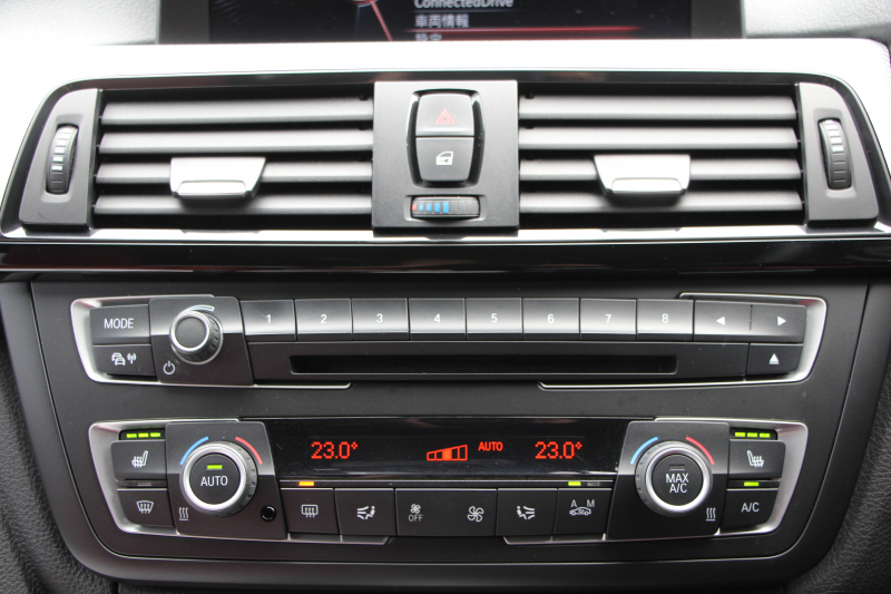 BMW 3シリーズ 320i Mｽﾎﾟｰﾂ 前期最終 ﾋｰﾀｰ赤革 追従ACC ETC2.0 ﾌﾙｾｸﾞTV 衝突軽減ﾌﾞﾚｰｷ 車線逸脱警告 歩行者警告 ﾀｯﾁﾊﾟｯﾄﾞ対応HDDﾅﾋﾞBluetooth接続 ｽﾏｰﾄｷｰ ﾊﾟﾄﾞﾙｼﾌﾄ 専用ｴｱﾛ ｵﾌﾟｼｮﾝ19AW 2年保証