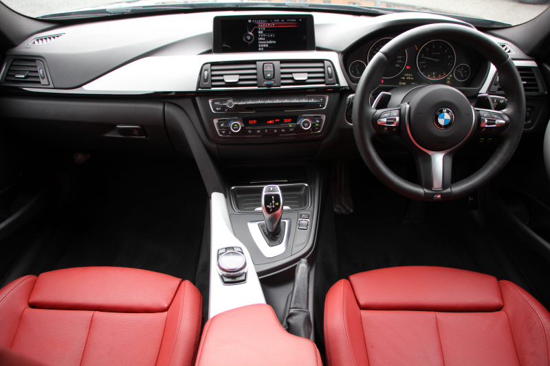 BMW 3シリーズ 320i Mｽﾎﾟｰﾂ 前期最終 ﾋｰﾀｰ赤革 追従ACC ETC2.0 ﾌﾙｾｸﾞTV 衝突軽減ﾌﾞﾚｰｷ 車線逸脱警告 歩行者警告 ﾀｯﾁﾊﾟｯﾄﾞ対応HDDﾅﾋﾞBluetooth接続 ｽﾏｰﾄｷｰ ﾊﾟﾄﾞﾙｼﾌﾄ 専用ｴｱﾛ ｵﾌﾟｼｮﾝ19AW 2年保証