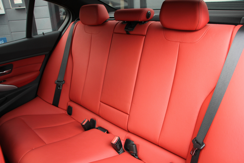 BMW 3シリーズ 320i Mｽﾎﾟｰﾂ 前期最終 ﾋｰﾀｰ赤革 追従ACC ETC2.0 ﾌﾙｾｸﾞTV 衝突軽減ﾌﾞﾚｰｷ 車線逸脱警告 歩行者警告 ﾀｯﾁﾊﾟｯﾄﾞ対応HDDﾅﾋﾞBluetooth接続 ｽﾏｰﾄｷｰ ﾊﾟﾄﾞﾙｼﾌﾄ 専用ｴｱﾛ ｵﾌﾟｼｮﾝ19AW 2年保証