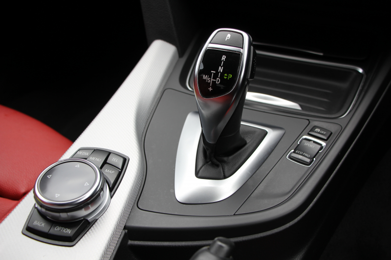 BMW 3シリーズ 320i Mｽﾎﾟｰﾂ 前期最終 ﾋｰﾀｰ赤革 追従ACC ETC2.0 ﾌﾙｾｸﾞTV 衝突軽減ﾌﾞﾚｰｷ 車線逸脱警告 歩行者警告 ﾀｯﾁﾊﾟｯﾄﾞ対応HDDﾅﾋﾞBluetooth接続 ｽﾏｰﾄｷｰ ﾊﾟﾄﾞﾙｼﾌﾄ 専用ｴｱﾛ ｵﾌﾟｼｮﾝ19AW 2年保証