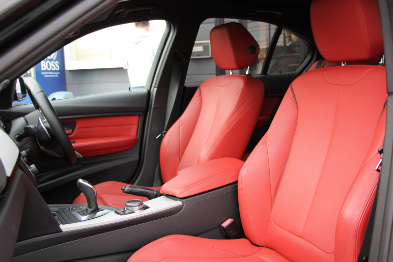 BMW 3シリーズ 320i Mｽﾎﾟｰﾂ 前期最終 ﾋｰﾀｰ赤革 追従ACC ETC2.0 ﾌﾙｾｸﾞTV 衝突軽減ﾌﾞﾚｰｷ 車線逸脱警告 歩行者警告 ﾀｯﾁﾊﾟｯﾄﾞ対応HDDﾅﾋﾞBluetooth接続 ｽﾏｰﾄｷｰ ﾊﾟﾄﾞﾙｼﾌﾄ 専用ｴｱﾛ ｵﾌﾟｼｮﾝ19AW 2年保証