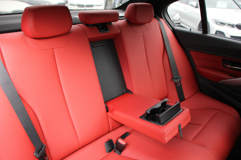 BMW 3シリーズ 320i Mｽﾎﾟｰﾂ 前期最終 ﾋｰﾀｰ赤革 追従ACC ETC2.0 ﾌﾙｾｸﾞTV 衝突軽減ﾌﾞﾚｰｷ 車線逸脱警告 歩行者警告 ﾀｯﾁﾊﾟｯﾄﾞ対応HDDﾅﾋﾞBluetooth接続 ｽﾏｰﾄｷｰ ﾊﾟﾄﾞﾙｼﾌﾄ 専用ｴｱﾛ ｵﾌﾟｼｮﾝ19AW 2年保証