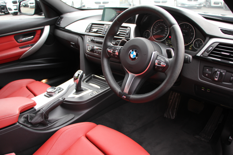 BMW 3シリーズ 320i Mｽﾎﾟｰﾂ 前期最終 ﾋｰﾀｰ赤革 追従ACC ETC2.0 ﾌﾙｾｸﾞTV 衝突軽減ﾌﾞﾚｰｷ 車線逸脱警告 歩行者警告 ﾀｯﾁﾊﾟｯﾄﾞ対応HDDﾅﾋﾞBluetooth接続 ｽﾏｰﾄｷｰ ﾊﾟﾄﾞﾙｼﾌﾄ 専用ｴｱﾛ ｵﾌﾟｼｮﾝ19AW 2年保証