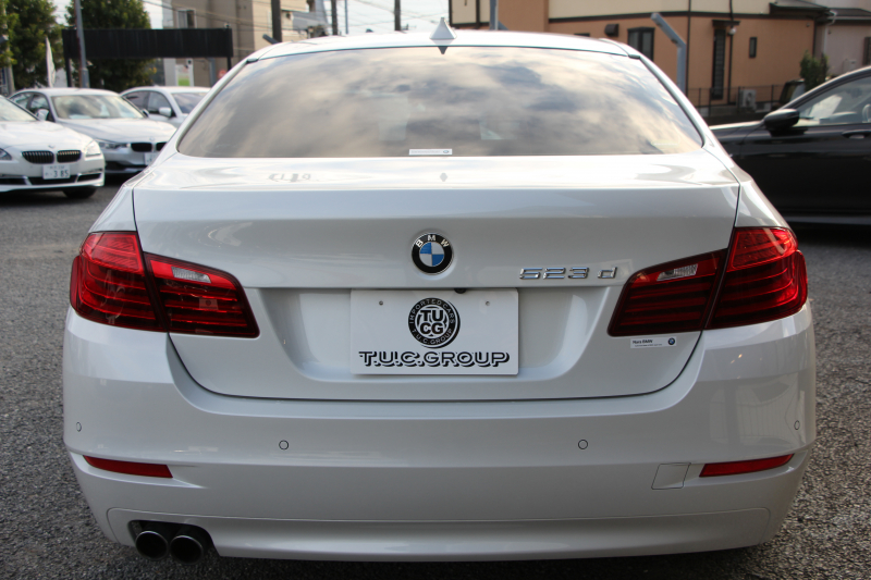 BMW 5シリーズ 523d ｸﾞﾚｰｽﾗｲﾝ 限定車 LCI後期 ｻﾝﾙｰﾌ ｵｲｽﾀｰﾚｻﾞｰ LEDﾍｯﾄﾞﾗｲﾄ 液晶ﾒｰﾀｰ 追従ACC ﾚｰﾝﾁｪﾝｼﾞ警告 衝突軽減ﾌﾞﾚｰｷ 車線逸脱警告 歩行者警告 Mｽﾎﾟｰﾂｽﾃｱﾘﾝｸﾞ真珠色 専用ｸﾞﾘﾙ 2年保証